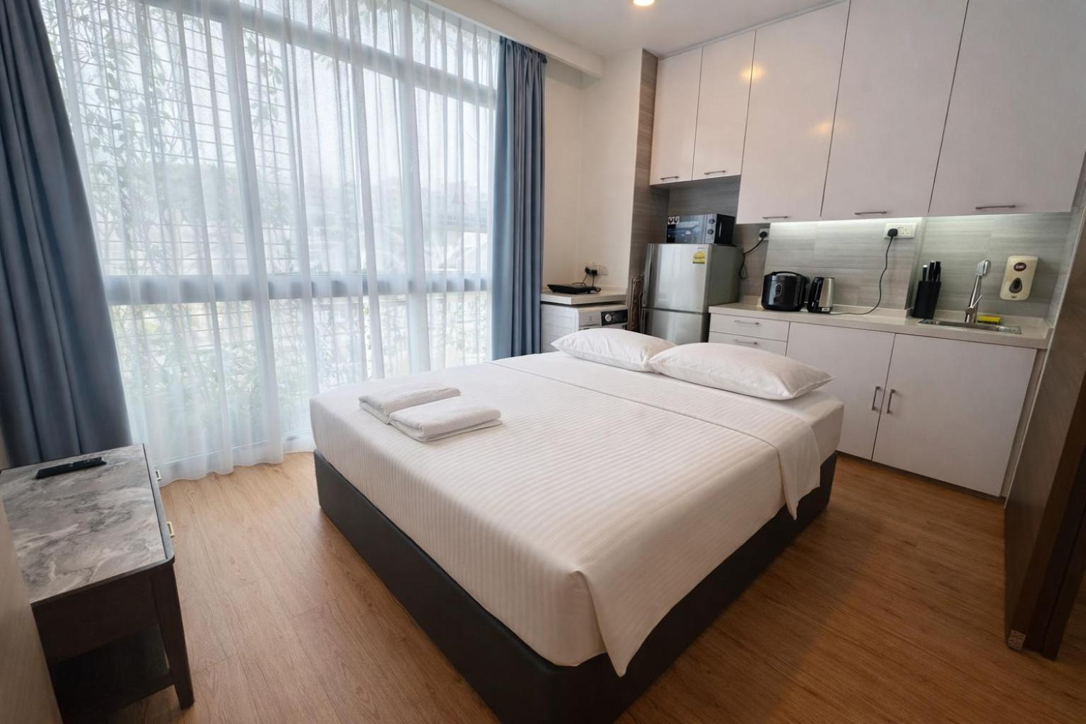 Deluxe One-Bedroom Apartment,1756586492:JPEG